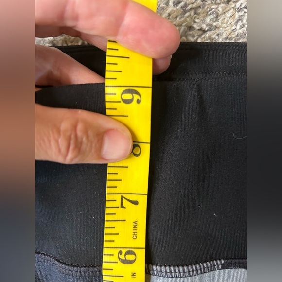 Athleta women’s Capri length legging size small - Picture 9 of 10